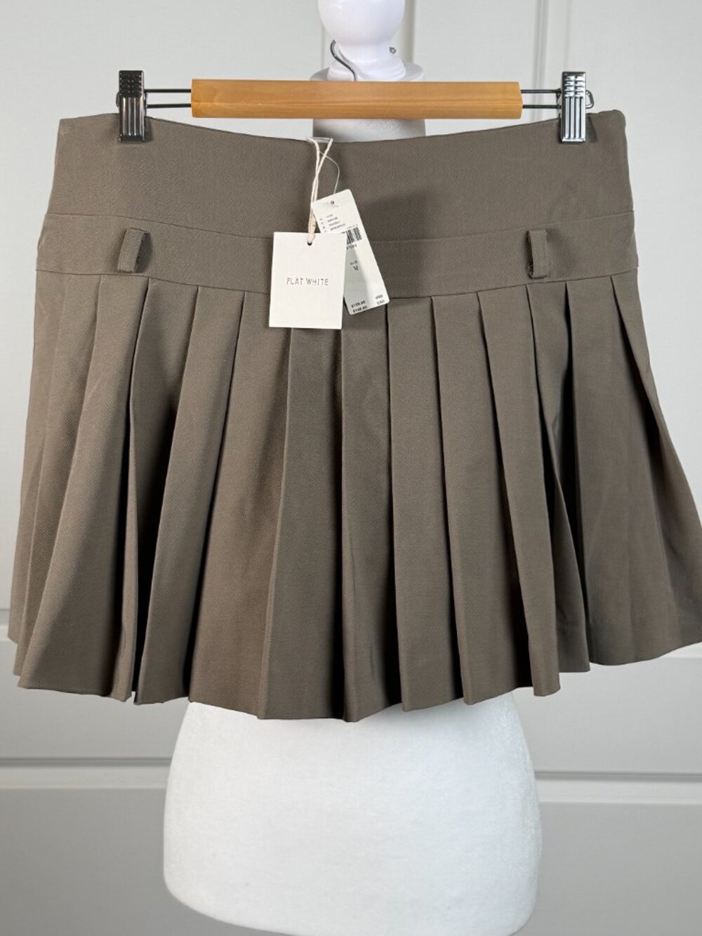 ANTHROPOLOGIE FLAT WHITE Tan Pleated Mini Skort with Belt Loops Women's Size M - Picture 4 of 7